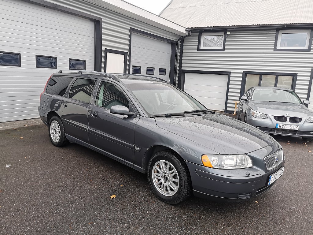 Volvo V70 2.4 Business/ Nykamrem/Dragkrok/ Nybesiktad (140hk