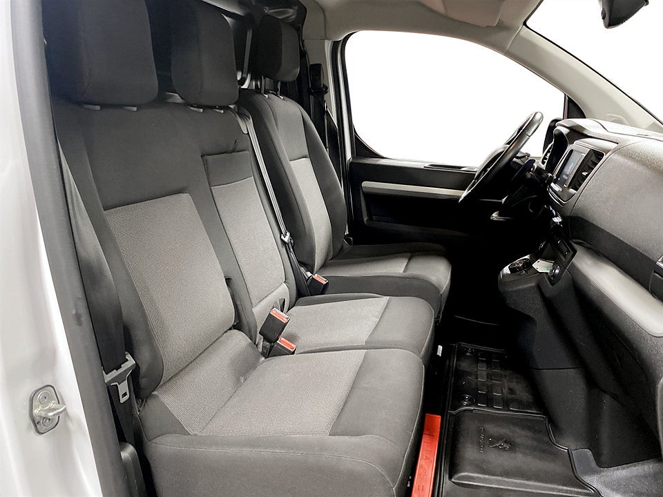 Bild på Peugeot Expert PRO+ 2.0 BHDi 145hk Aut L3 KAMPANJRÄNTA 3,99%
