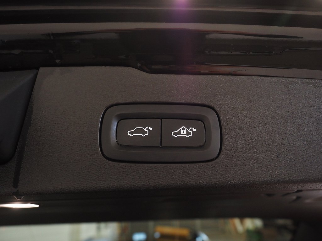 Volvo V60 Cross Country B4 AWD 197hk B-Kamera GPS VOC Drag 2022
