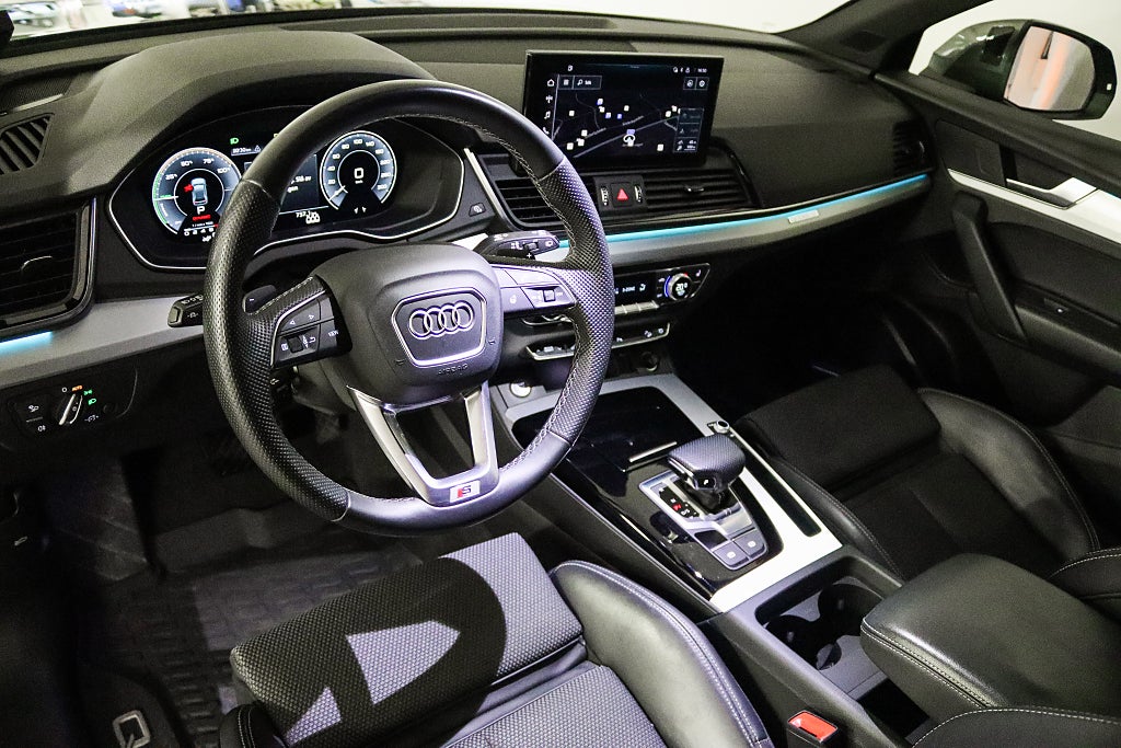 Audi Q5 55 TFSI e Quattro S-Line Evolution B&O Cockpit Luftfjädring Drag