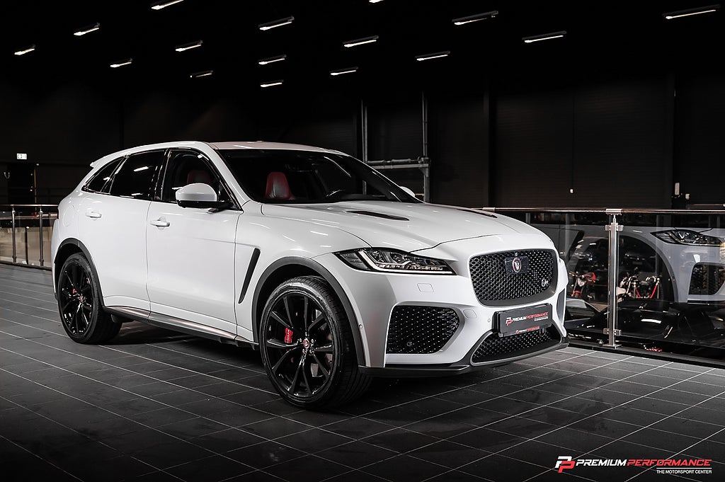 Jaguar F-Pace SVR 550hk V8 SVENSKSÅLD|Pano|Meridian|360|Drag