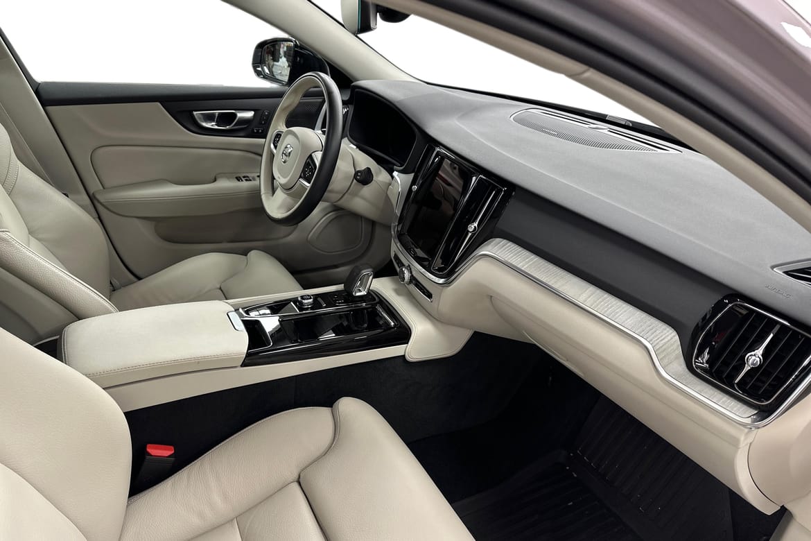 Volvo V60 T6 Plus Dark Nordic Edition 2026, bild 7/10