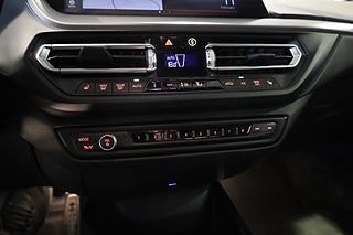 Sedan BMW 218 26 av 27