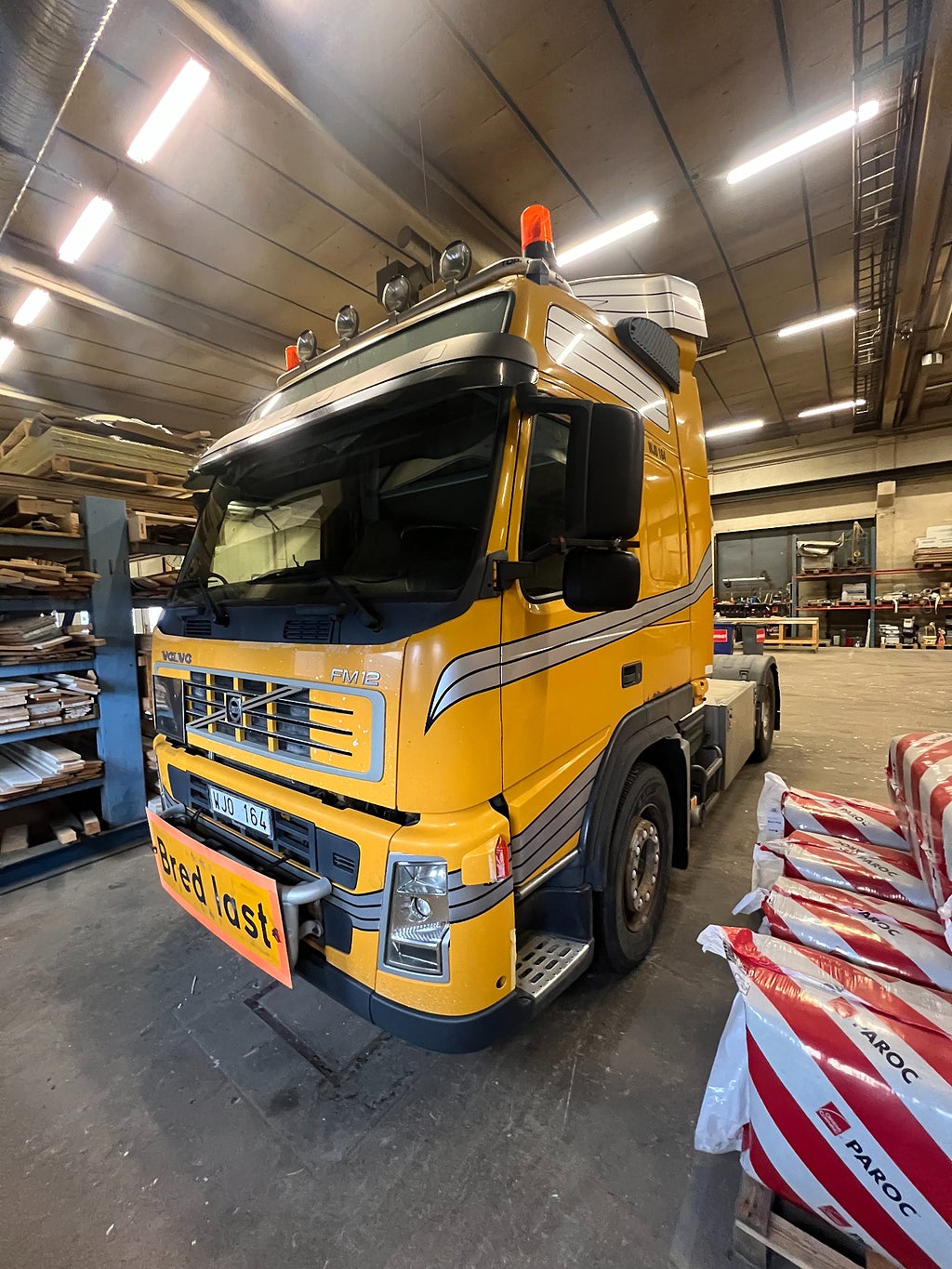 Volvo FM12 Dragbil med trailer 