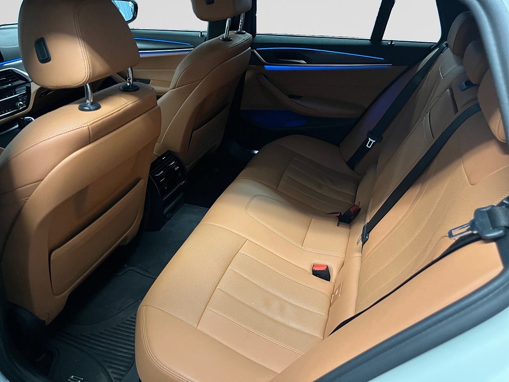 BMW 530e Touring M Sport Ambient Drag Helskinn Navi Kamera bild 15
