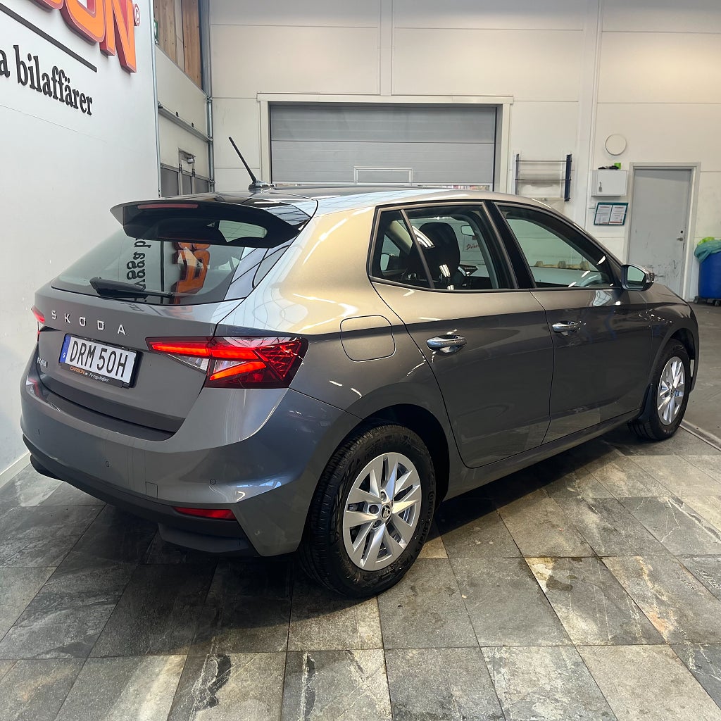 Skoda Fabia 1.0 MPI 80HK Carplay Backkamera Värmare