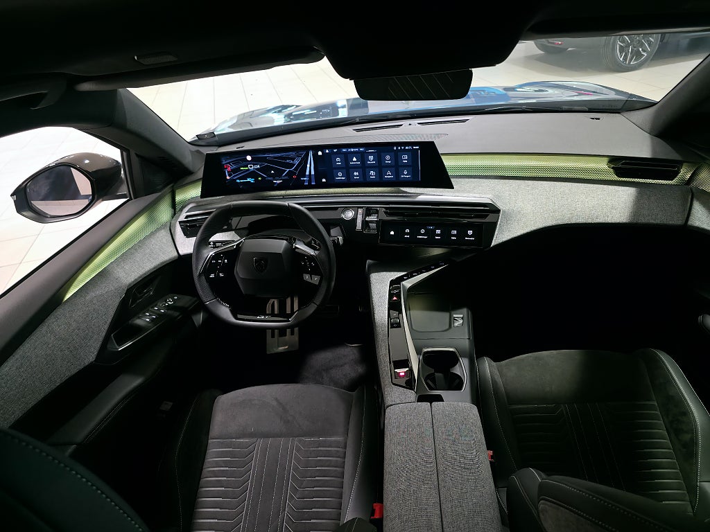 Bild på Peugeot E-5008 GT 214hk Aut - 7-SITS,B-KAMERA,DRAG