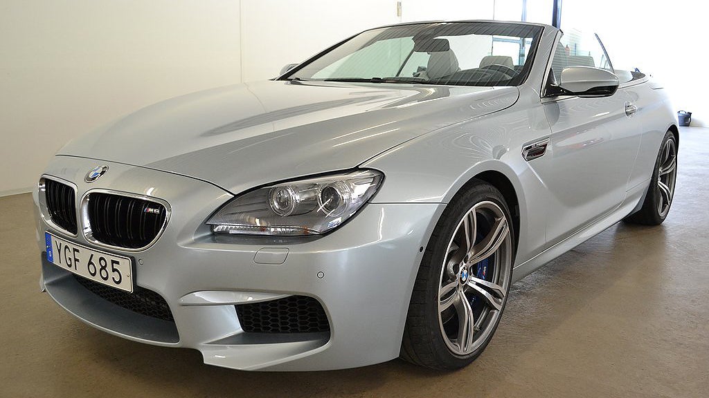 BMW M6 Cabriolet har en 4,4-liters V8-motor som genererar 560 hästkrafter och 680 Nm.