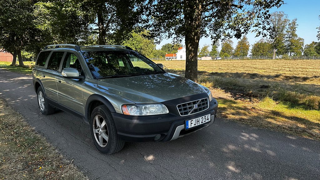 Volvo XC70 D5 AWD Geartronic Momentum, GPS, Dragkrok, Xenon 