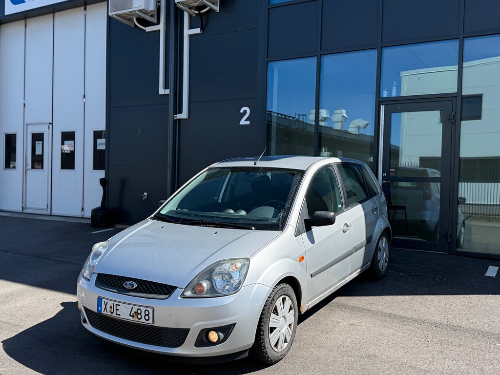 Ford Fiesta  Ny Besiktigad ** Års skatt 1306