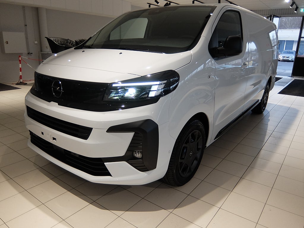 Opel Vivaro L3 2.0 145/Värmare/Drag/V-hjul ingår samt service