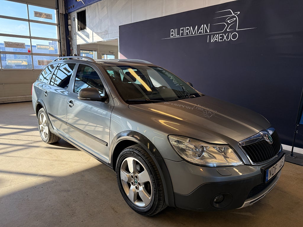 Skoda Octavia Scout 2.0 TDI 4x4 *Automat, Värmare, Drag*