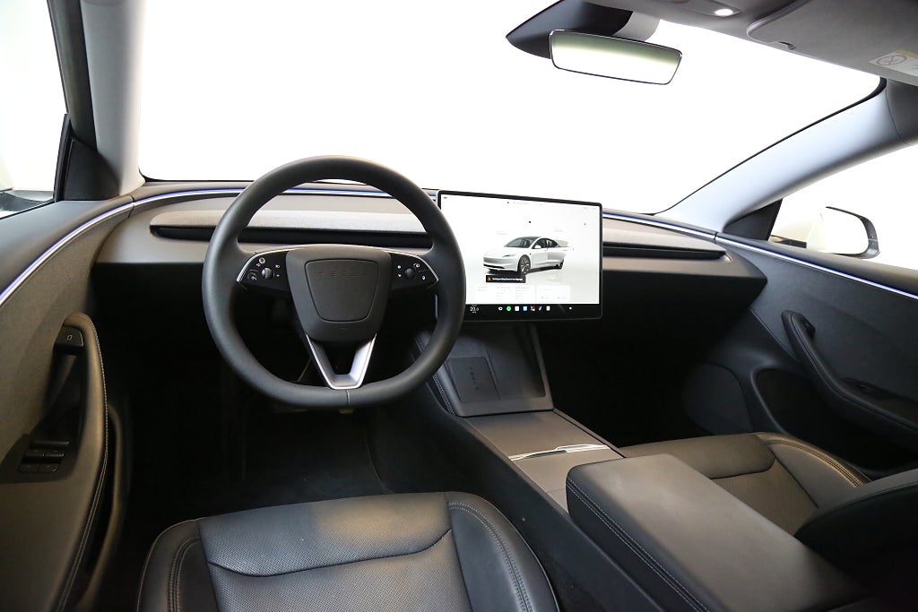 Tesla Model 3 Standard Range Highland Autopilot Panorama Facelift 2024