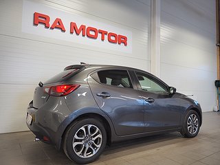 Halvkombi Mazda 2 5 av 22