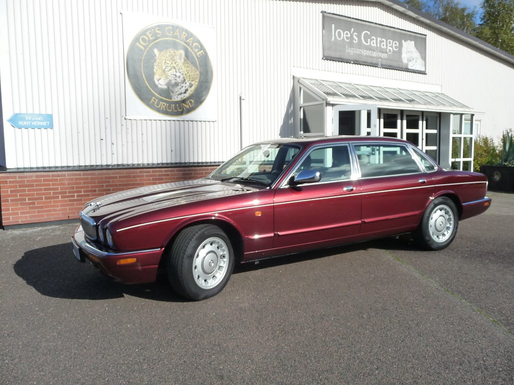 Jaguar XJ Daimler LWB, rostfri, fantastiska färger, nyservad