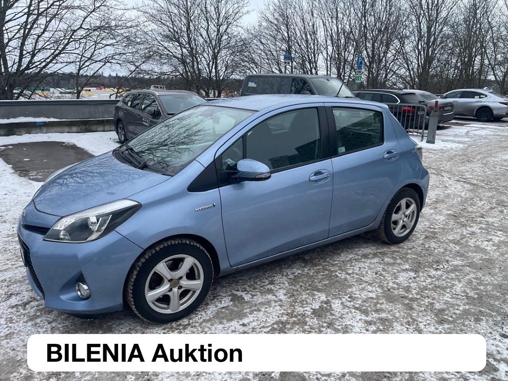 Toyota Yaris Hybrid e-CVT Active Automat Låg mil
