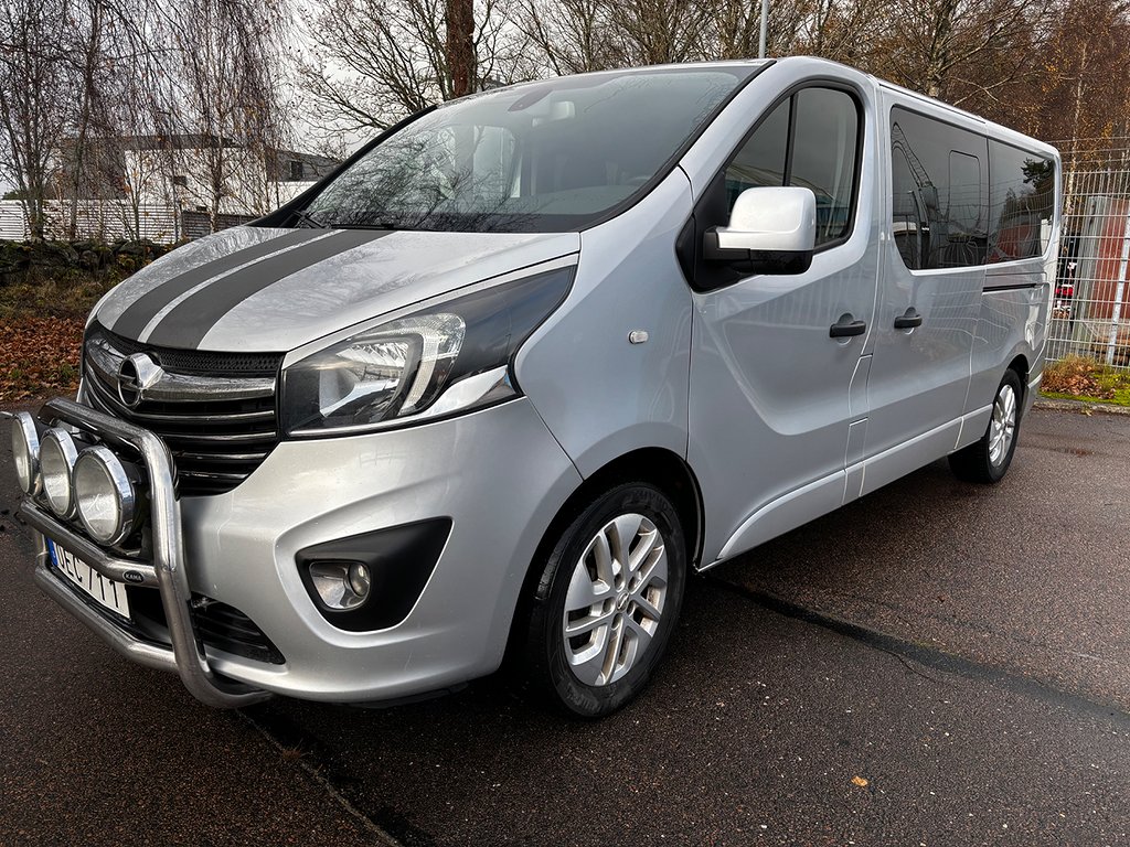 Opel Vivaro Kombi 9-Sits Lång Värmare B-Kamera Drag Euro6 Sv-Såld