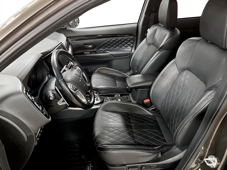 Bild på Mitsubishi Outlander Business PHEV Aut AWD 360-KAMERA ELSTOL 224hk