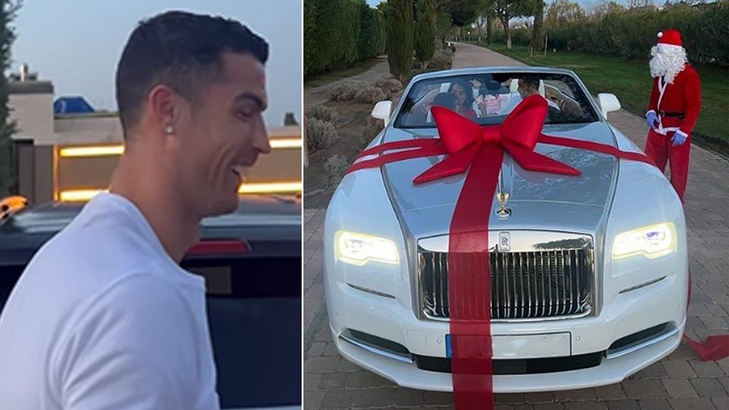 Cristiano Ronaldo blir förstås glad när han får se sin julklapp.