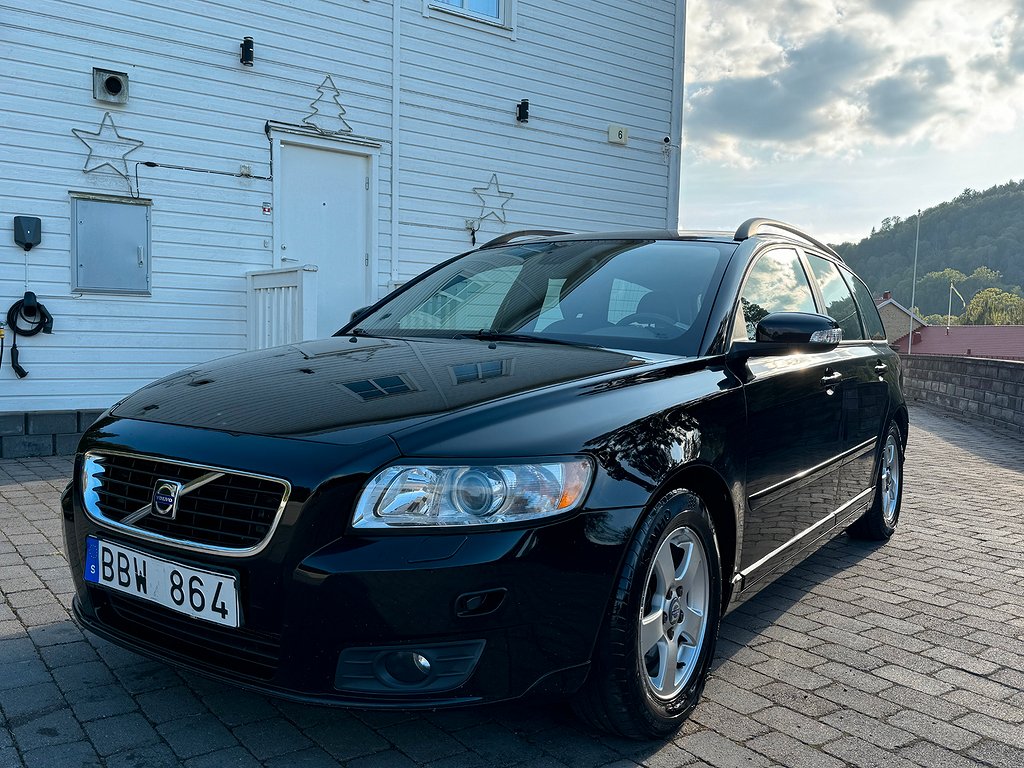 Volvo V50 1.8 Flexifuel Momentum,OBS 15000 MIL,Kamkedja,Bak Sensor,Fin 