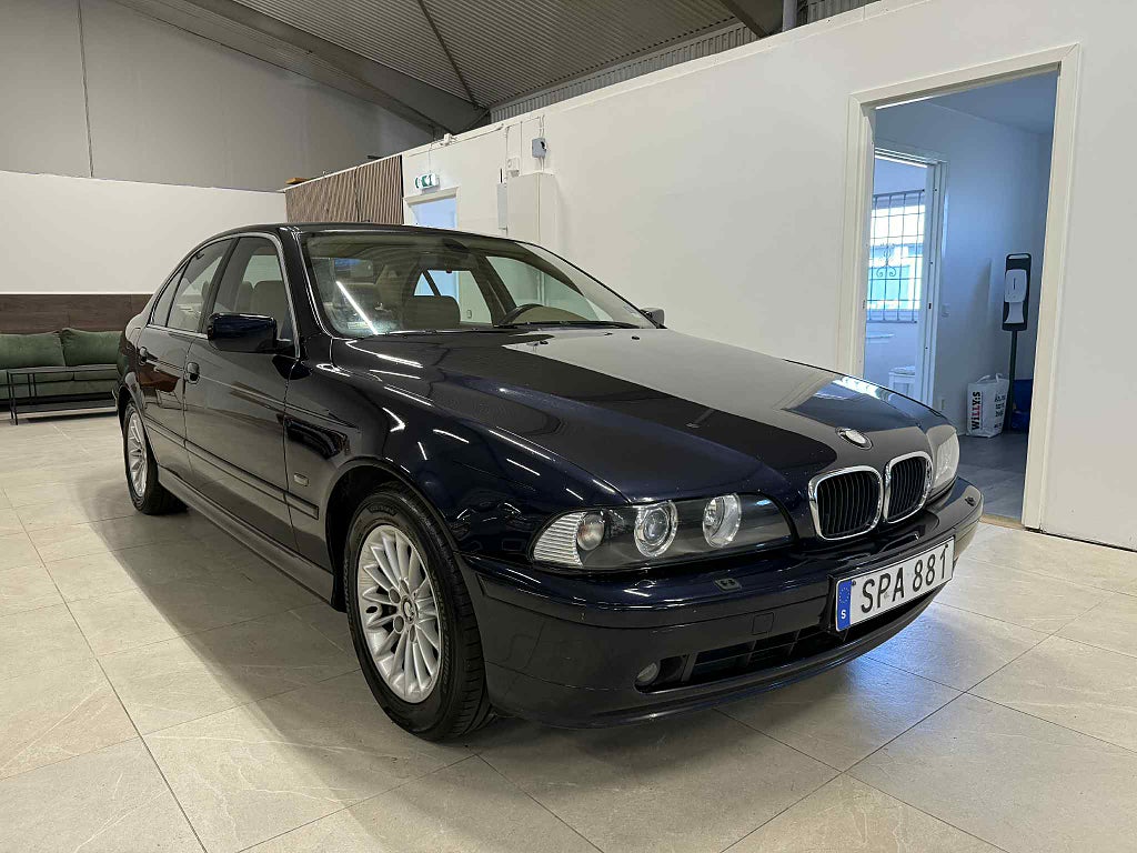BMW 525 i Sedan E39 Skinnklädsel Automat Klassisk körglädje med stil