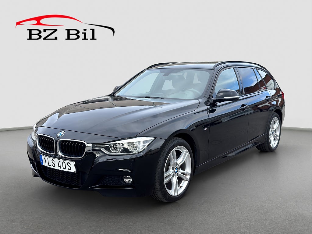BMW 320 i xDrive Touring M Sport Cockpit Drag Skinn