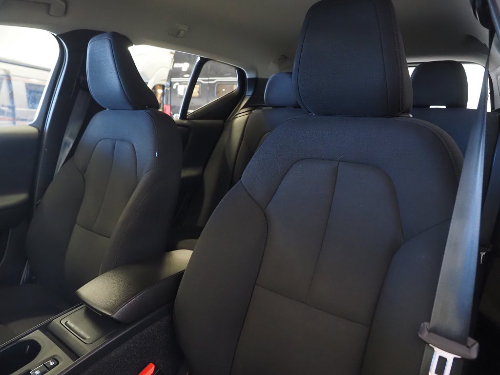 Volvo XC40 D3 AWD Geartronic Momentum 150hk | B-Kamera | Drag | 2020