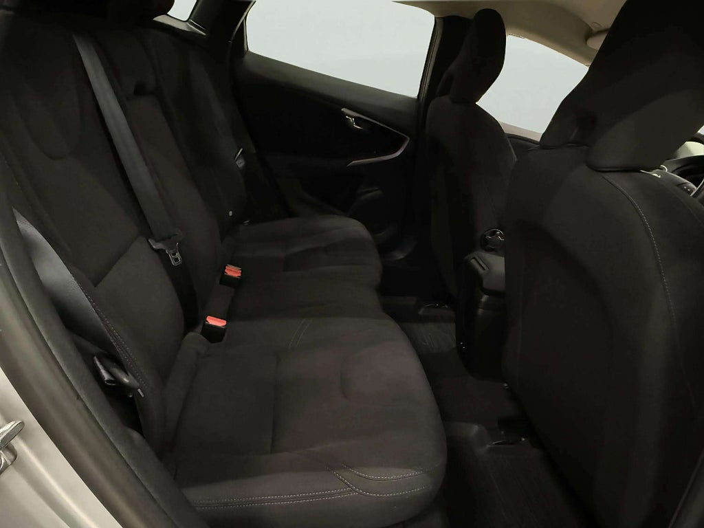 Volvo V40 D2 Geartronic Kinetic/Ny Kamrem 11600 mil 2 Ägare - miniatyr 14