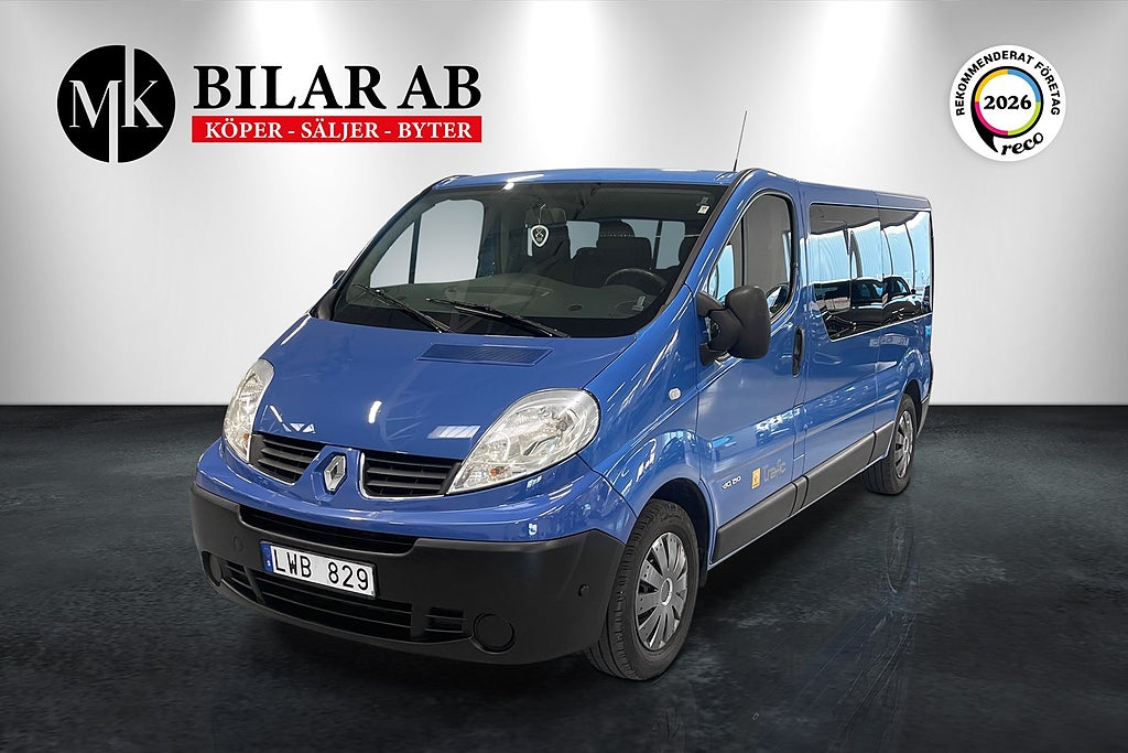 Renault Trafic 2.5 dCi 2.9t Nyservad / Automat / Låga mil / 9-sits 