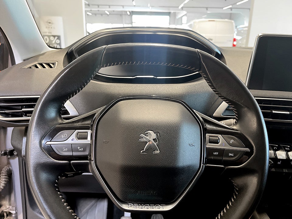Bild på Peugeot 5008 Active Pack 1.2 PT 130hk 7-SITS B-KAMERA