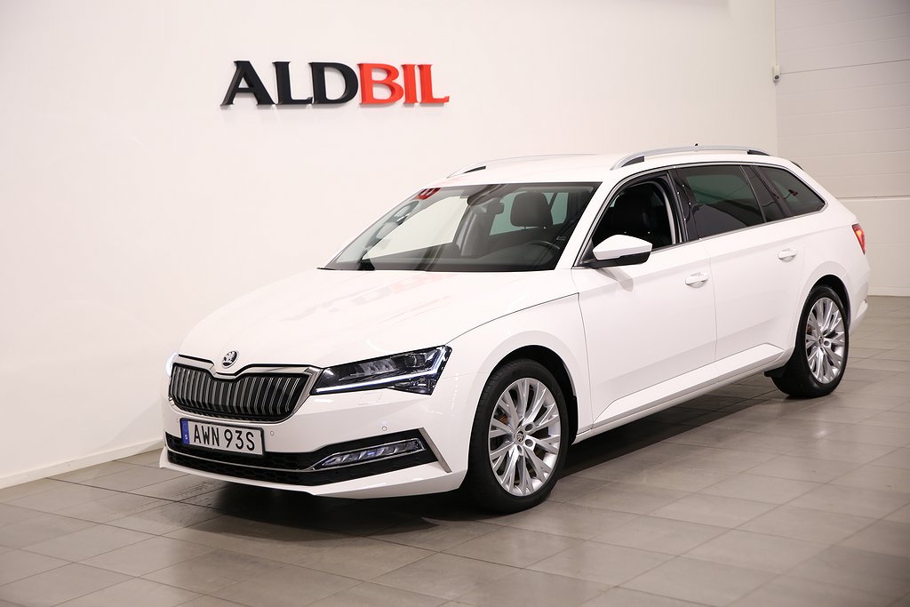 Skoda Superb iV 218hk Plug-in Hybrid Style DSG / Dragpkt / Värmare / Läder