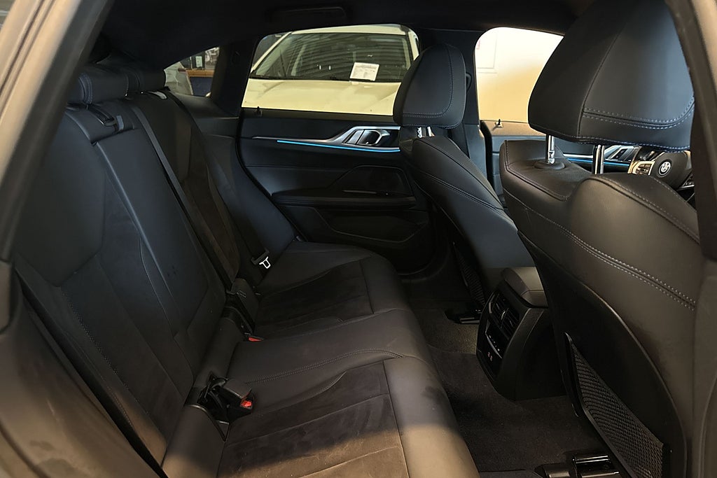 BMW i4 M50 xDrive Gran Coupé M Sport Drag Sov Hjul Kamera Moms miniatyr 17