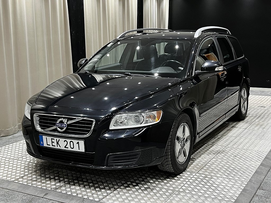 Volvo V50 D2 Kinetic 115hk Nybesiktad Fullservad Fintskick