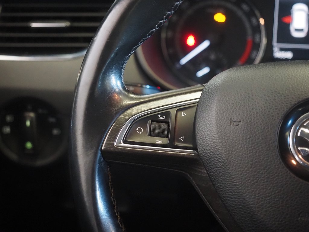 Skoda Octavia Scout 2.0 TDI 4x4 Aut 184hk | Drag | D-värm | 2015
