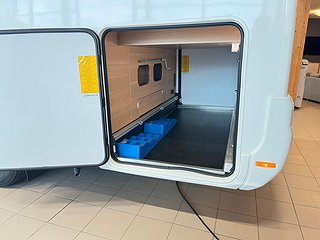 Husbil-halvintegrerad Adria CORAL PLUS 670 DC 8 av 28