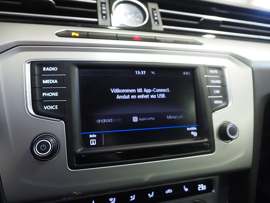 Volkswagen Passat Sportscombi 150hk 2.0 TDI | D-Värmare | Drag | Kamera 2017