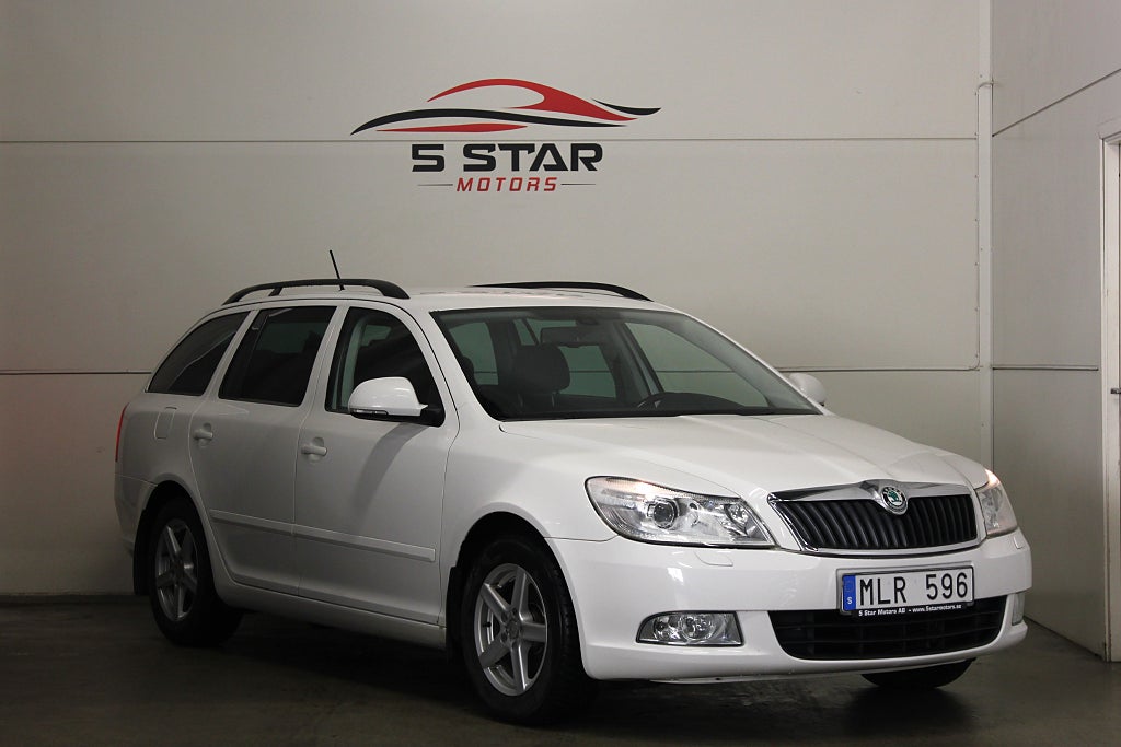 Skoda Octavia Kombi 1.6 TDI Elegance  Drag | Blutooth | En ägare