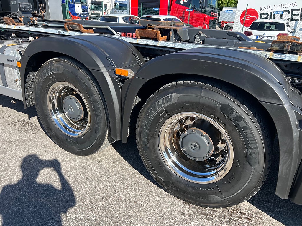 Mercedes-Benz Arocs 3251 Tridem Lastväxlare, Fullt Plogutrustad