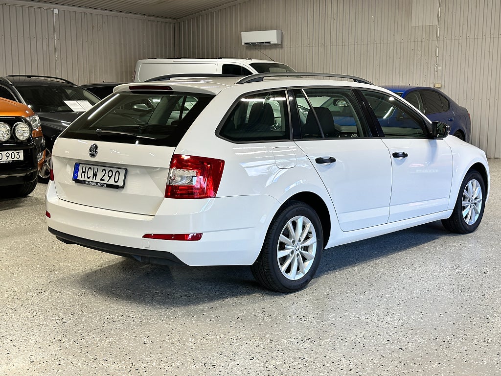 Skoda Octavia Kombi 1.6 TDI Euro 6 Nybesiktigad Nyservad Kamrem bytt