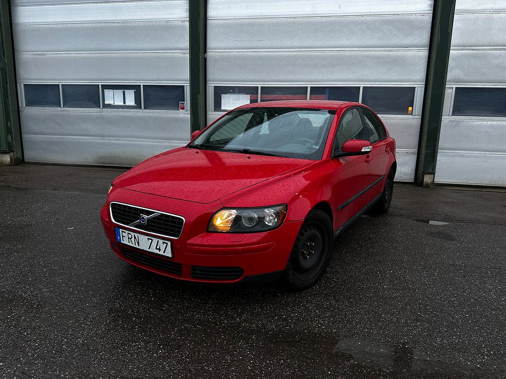 Volvo S40 2.4 Kinetic Ny besiktigad , Ny servad PDC F&B