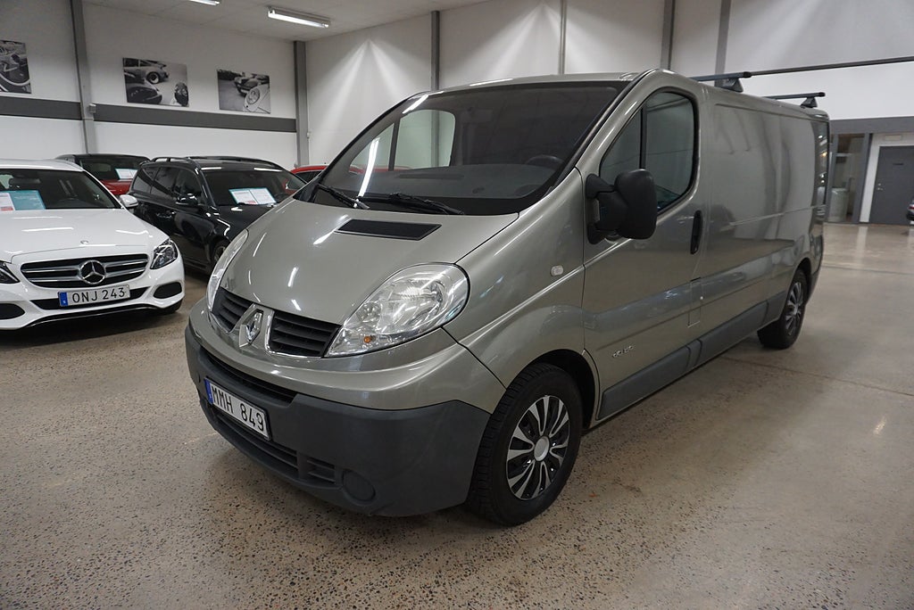 Renault trafic 2,5dCi Långa Skåpet Drag