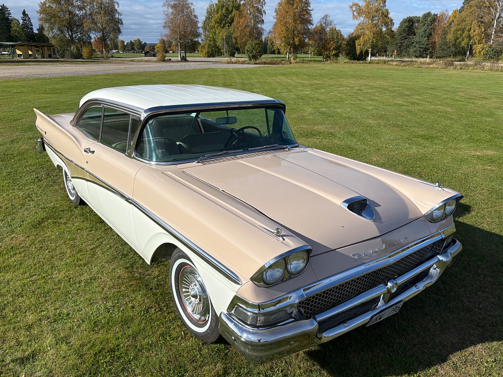 Ford Fairlane 500 Town Victoria Coupé