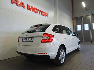 Halvkombi Skoda Rapid 8 av 21