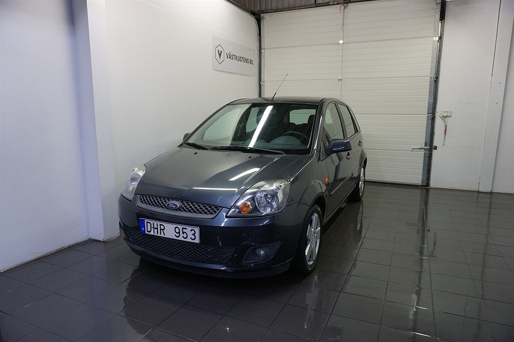 Ford Fiesta 5-dörrar 1.3 Låg Mil, 1 Ägare, Kamkedja 70hk