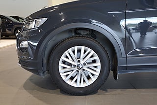 SUV Volkswagen T-Roc 7 av 28
