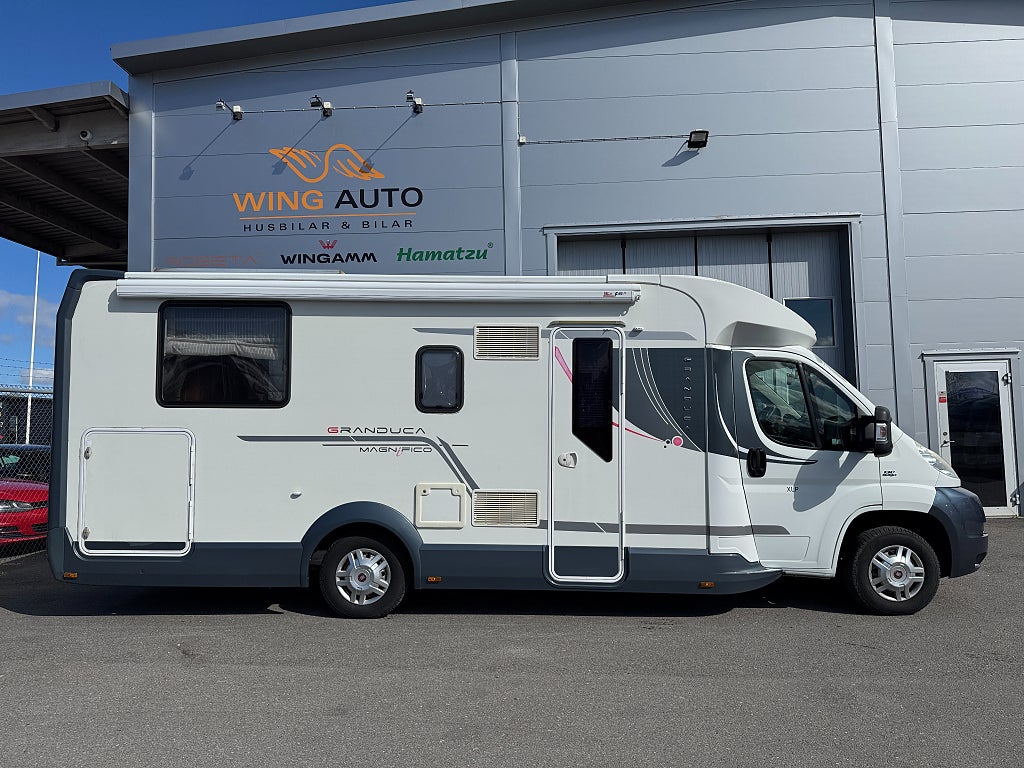 Roller Team GRANDUCA Magnifico XLP / Queensbed & stort garage! Luftig lounge