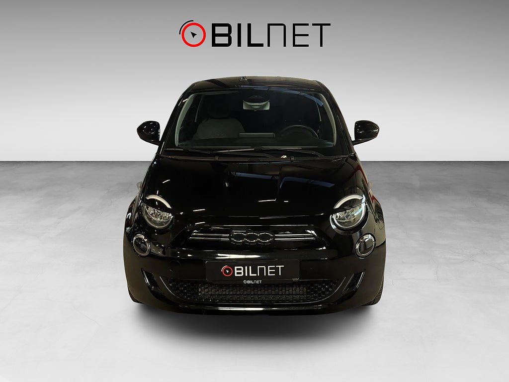 Fiat 500 e 42 kWh Long Range / Svart Metallic 4-sits Carplay