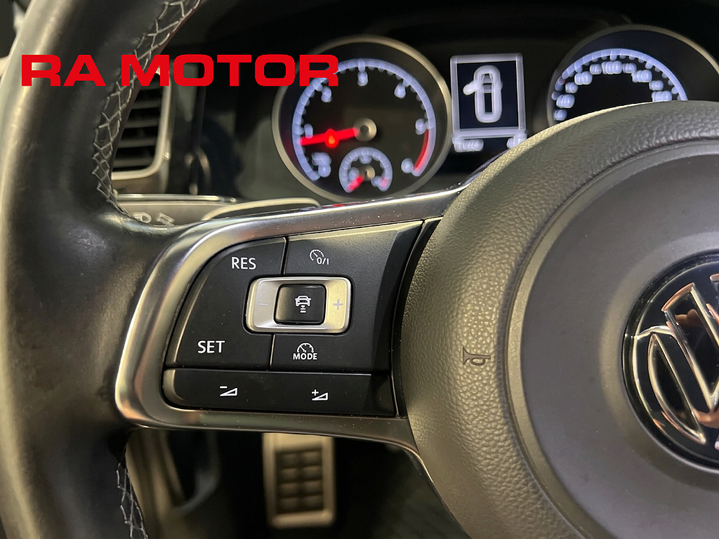 Volkswagen Golf 2.0 TDI 150hk DSG R-Line| D-värm |Drag | Backkamera | 2017