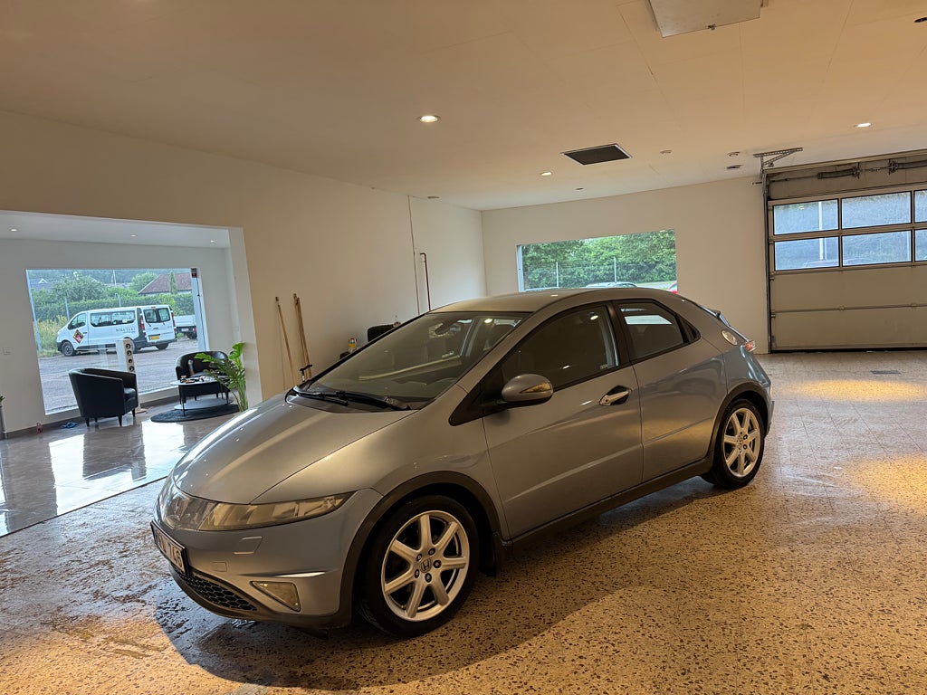Honda Civic  1.8 i-VTEC Sport ny servad 