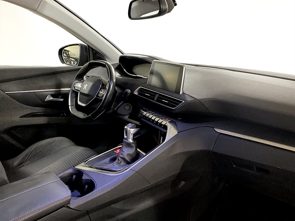 Bild på Peugeot 5008 Active 1.2 PT 130hk - 7-SITS, DRAG